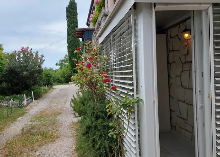 公寓 Apartma Belin With Garden And Private Parking